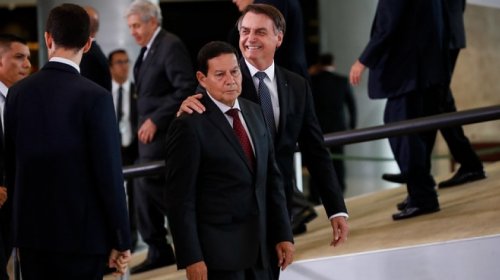 [Bolsonaro sugere que Mourão age como presidente paralelo, diz jornal]