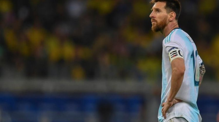 [Após críticas, Messi é suspenso de jogos internacionais por três meses]