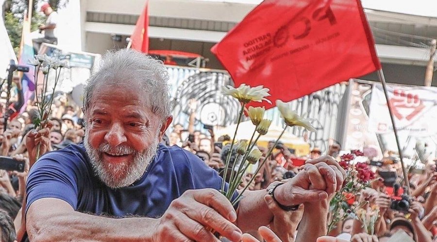 [Lula deixa prisão em Curitiba]