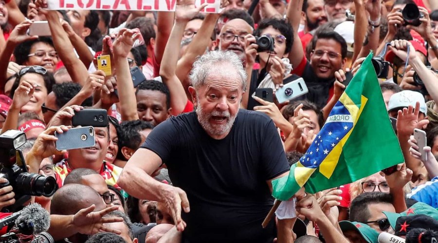 [Lula promete voltar às ruas para reencontrar o povo em janeiro]