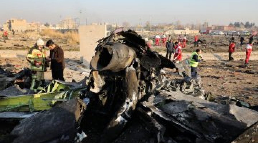 [Avião ucraniano pega fogo cinco minutos após decolar, cai na capital do Irã e mata mais de 170 pessoas]