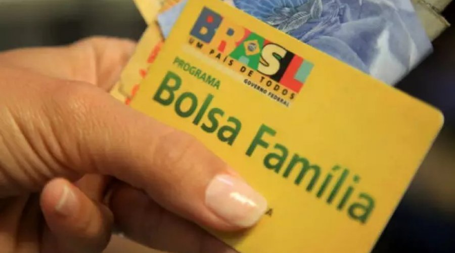 [Covide-19: Bolsa Família pode receber auxílio emergencial de R$450, aponta IPEA]