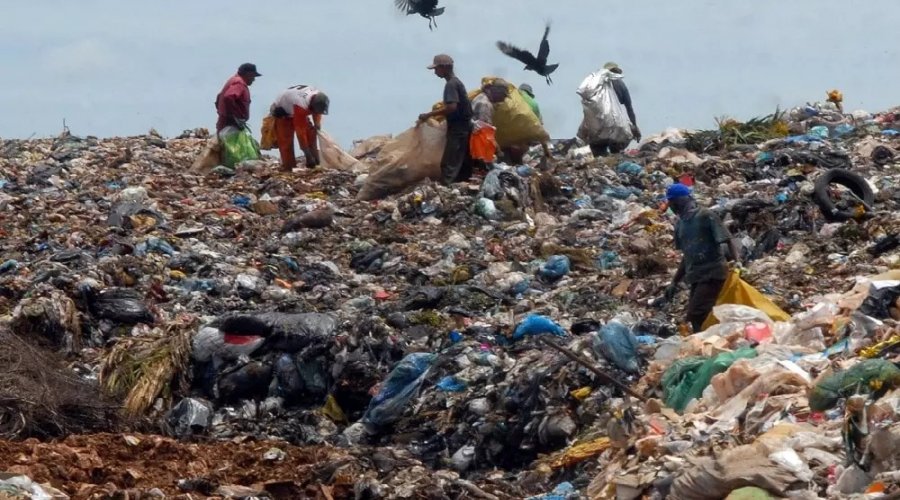 [Quase metade dos municípios ainda despeja resíduos em lixões; Nordeste e Norte continuam atrasados em relação à política de resíduos sólidos]