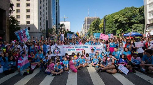 [Pessoas trans não nascem com 18 anos’, diz mãe que criou a primeira ONG do Brasil voltada a cr...]