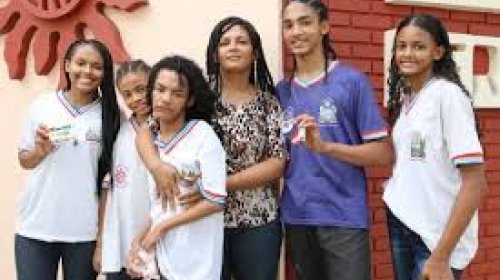 [Mais de 255 mil estudantes na Bahia são beneficiados pelo programa Pé-de-Meia]