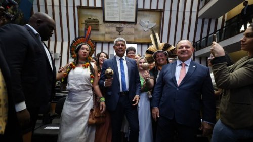 [Lei que reestrutura carreira de professores indígenas da Bahia entra em vigor]