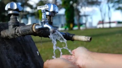 [Nova lei torna água potável e saneamento básico direitos fundamentais de estudantes em todo o país]