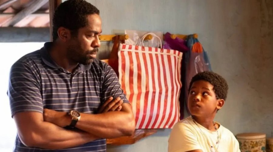 [Filmes brasileiros premiados no exterior começam a estrear nos cinemas nacionais]