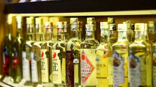 [Cresce o número de estabelecimentos na cadeia produtiva da cachaça]