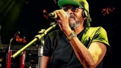 [Após passar mal, Edson Gomes mantém programação de shows e confirma retorno a Salvador]