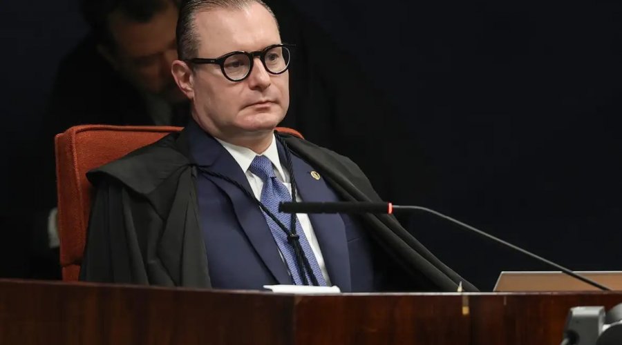 [Dallagnol divulga sigilo fiscal de Zanin, que pede responsabilização]