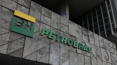 [Petrobras batiza primeiro navio a navegar com tripulação 100% feminina]