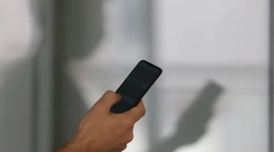 [Um em cada cinco adultos relata contato com possíveis imagens falsas de nudez criadas por IA]