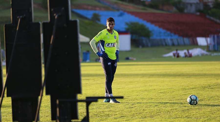 Carpegiani não descarta liberar goleiro Jean para cobrar faltas e pênaltis: [Carpegiani não descarta liberar goleiro Jean para cobrar faltas e pênaltis: