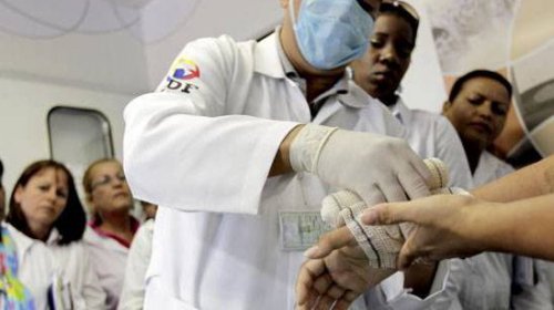 [Prefeitos e secretários pedem para manter cubanos no Mais Médicos]