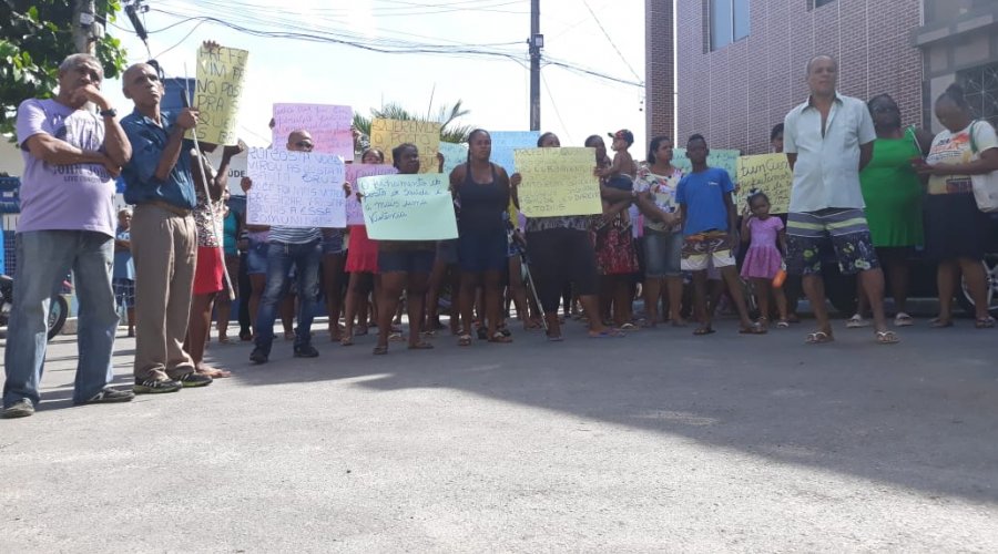 [Os Moradores de Santa Cruz fazem protesto contra fechamento do Posto de Saúde]