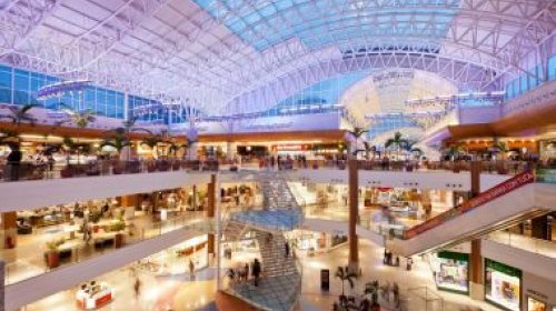 [Fique atento! Shoppings ampliam horários de funcionamento para as festas de final de ano]