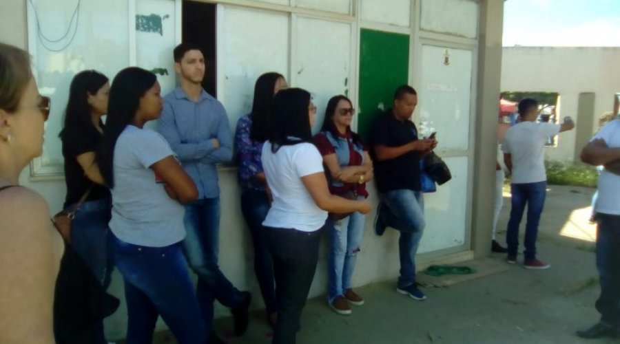 [Terceirizados param atividades em hospitais estaduais; HGVC e HGE aderem a protesto]