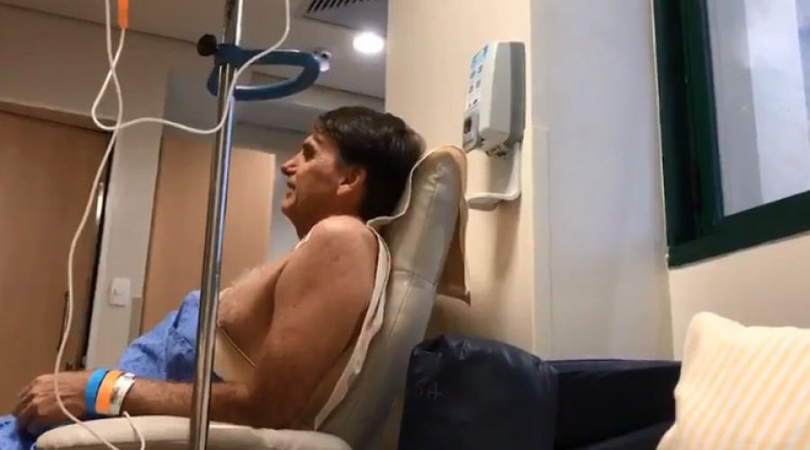 [Bolsonaro tem febre e médicos detectam pneumonia]