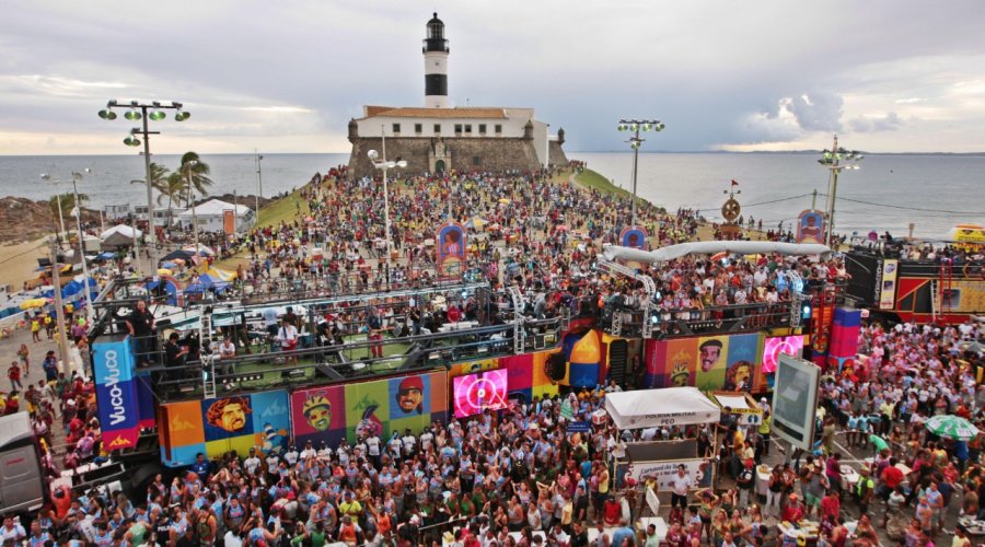[Se ligue na programação: Primeiro dia oficial do Carnaval começa com pipoca de Claudia Leitte, Daniela Mercury e Saulo]
