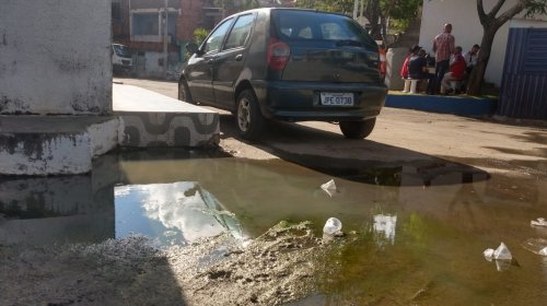 [Denúncia: moradores do Areal denunciam esgoto a céu aberto]