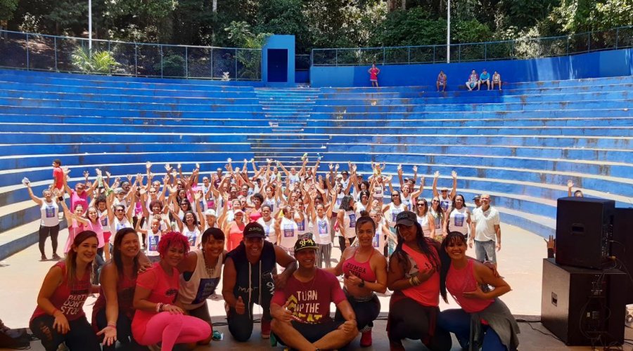 [Outubro Rosa: Aulão de zumba promove conscientização sobre a doença ]