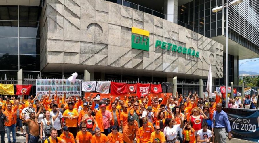 [Petroleiros indicam continuação da greve, após TST considerar movimento ilegal]