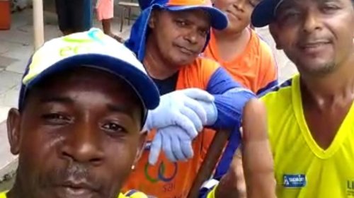 [Vídeo: trabalhadores de limpeza urbana dão recado sobre prevenção contra o covid-19 