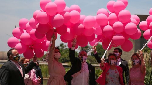 [Campanha Outubro Rosa incentiva detecção precoce do câncer de mama]