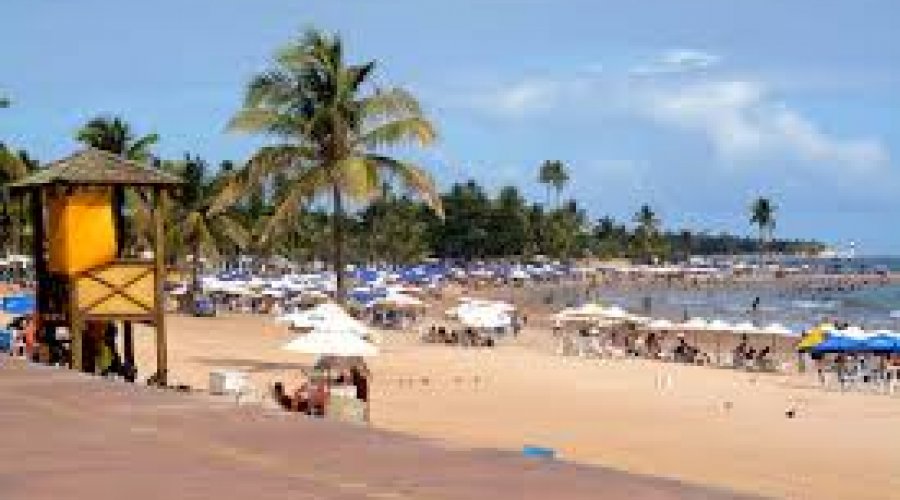 [Prefeitura libera comércio de bebidas e alimentos nas praias de Salvador]