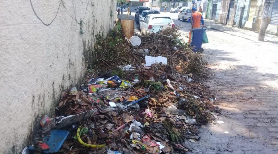 [Limpurb permanece atenta a queimadas ao ar livre na capital baiana ]
