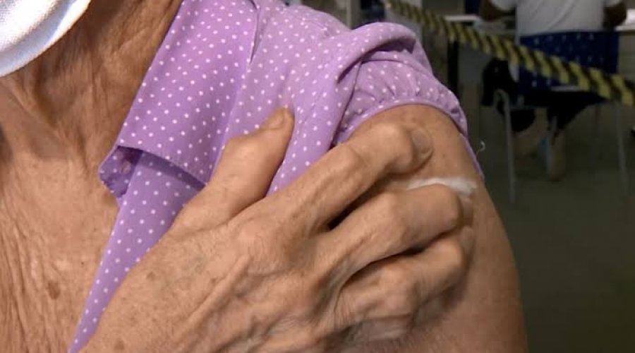 [Atenção! Vacinação para idosos a partir de 85 anos começa nesta segunda (8)]