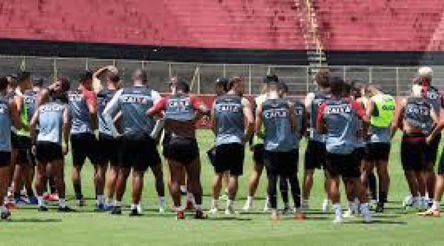 [Ronaldo comemora utilização de atletas da base, mas pondera: 