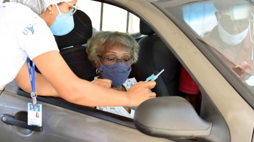 [Idosos a partir de 71 anos começam a ser vacinados nesta terça (23)]