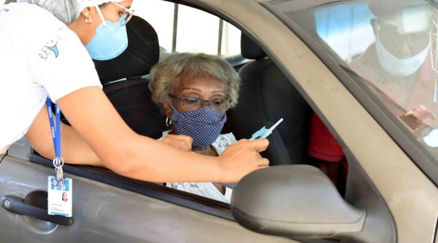 [Idosos a partir de 71 anos começam a ser vacinados nesta terça (23)]