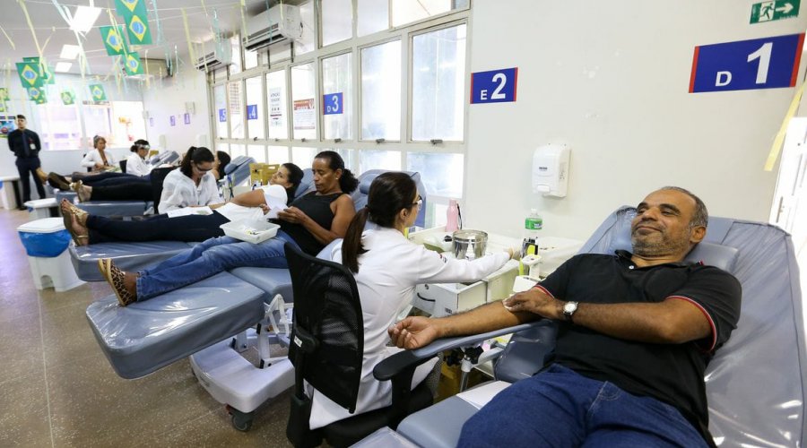 [Covid-19: doações de sangue caem 20% e governo lança campanha ]