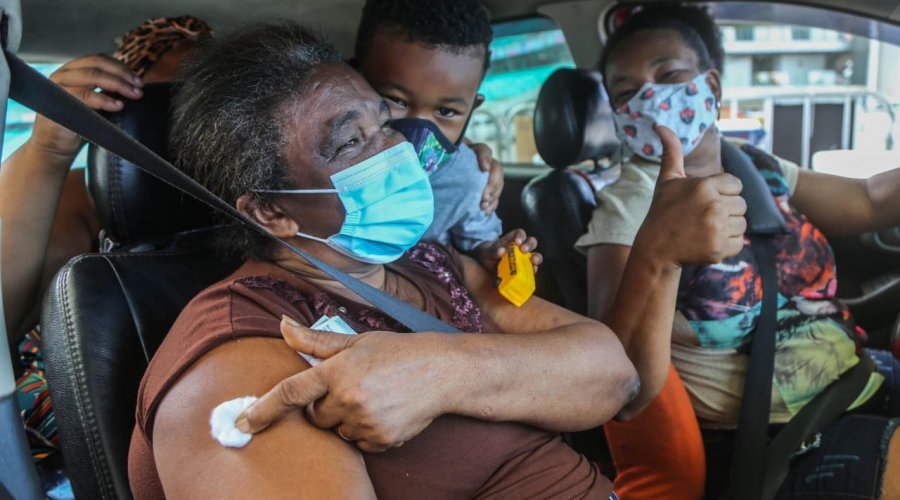 [Salvador bate novo recorde diário de imunização contra a Covid-19]