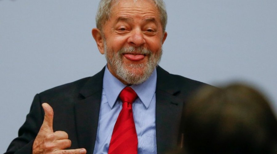 ['Lula, você é um tesão', declara atriz ao encontrar ex-presidente pela primeira vez]