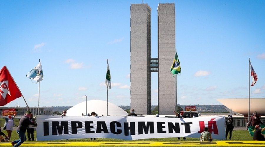 [54% dos brasileiros são a favor do impeachment de Bolsonaro]