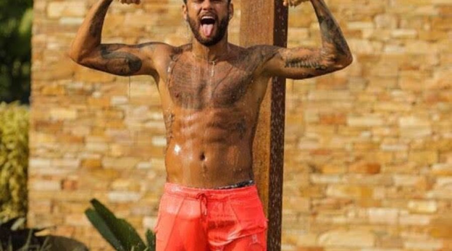[Neymar mostra tanquinho em foto e ironiza críticas sobre seu peso]