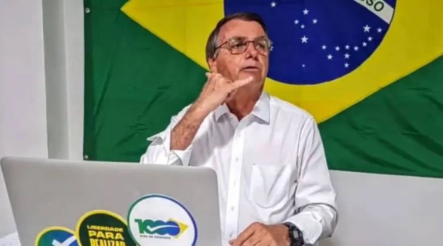 [No ar sem saber, Bolsonaro dá “aula” de como receber propina]