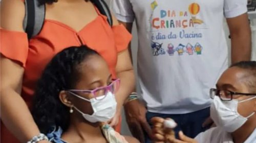 [Menina de 10 anos é a primeira criança a ser vacinada contra a Covid-19 em Salvador]