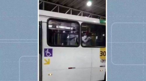 [Passageiros registram briga dentro de ônibus na Estação Pirajá, em Salvador]