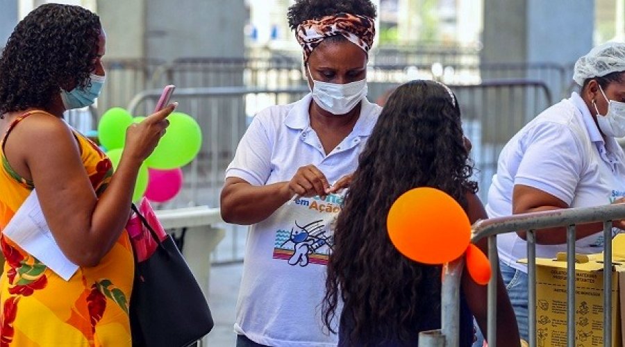 [Salvador ultrapassa marca de 100 mil crianças vacinadas contra Covid-19]