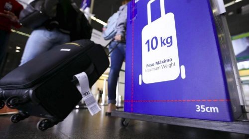 [Bolsonaro veta despacho gratuito de bagagem com até 23kg em voos]