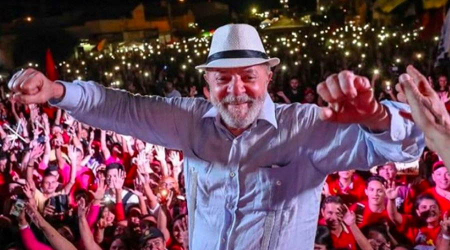 [Lula abre vantagem de 12% sobre Bolsonaro em MG, mostra jornal Estado de Minas]