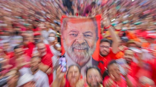 [Lula bomba em comunidades de cultura pop e supera Bolsonaro no Twitter]