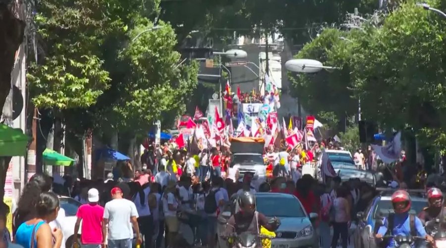 [Manifestantes de Salvador se uniram em defesa da democracia nesta quinta]
