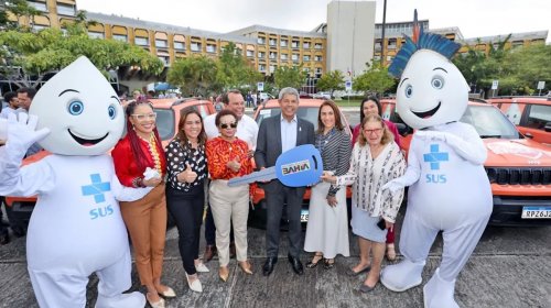 [Jerônimo entrega dez veículos para fortalecer vacinação na Bahia]