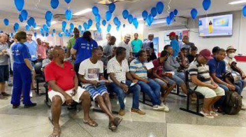 [Hospital Roberto Santos atende cerca de 700 pacientes no primeiro dia do Mutirão de Saúde do H...]